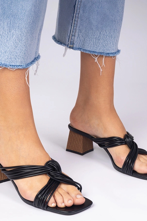 Infradito eleganti nere su zeppa Lilea