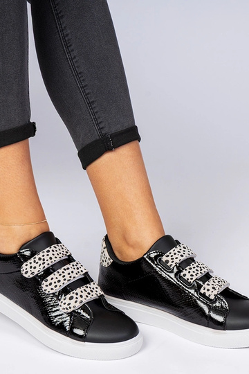 Sneakers nere con finitura...