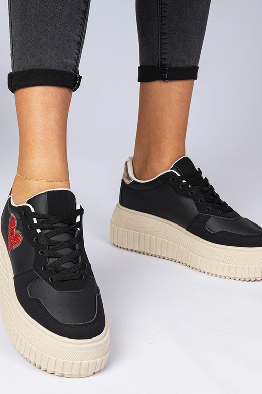 Sneakers donne nere con cuore di...
