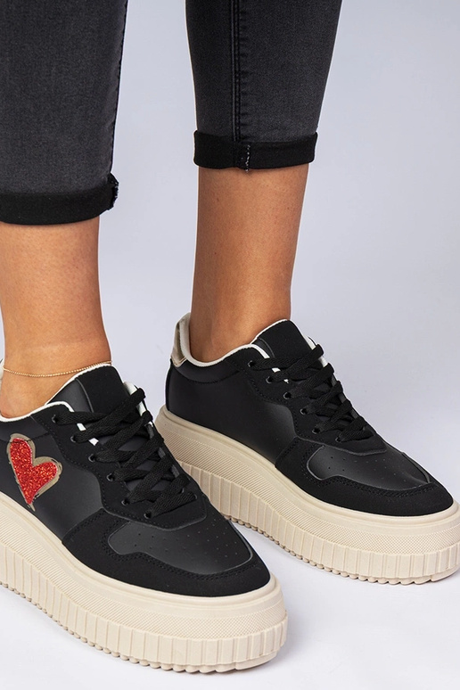 Sneakers donne nere con cuore di...