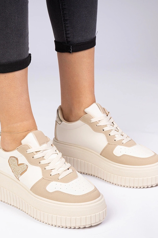 Sneakers donne marroni con cuore di...