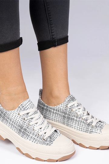 Scarpe da ginnastica bianche e nere su suola spessa Salsana