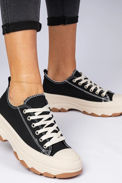 Scarpe da ginnastica nere con suola...