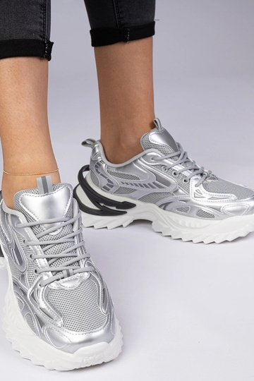 Sneakers sportive argento con suola massiccia Lirata