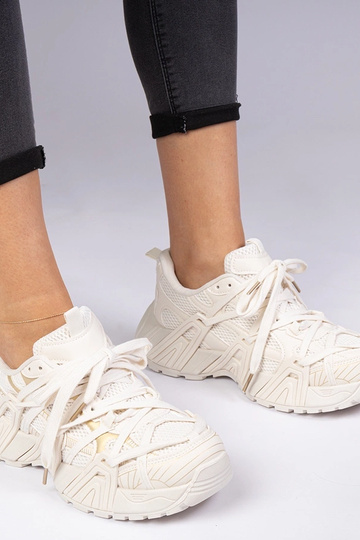 Sneakers beige con suola massiccia Telda