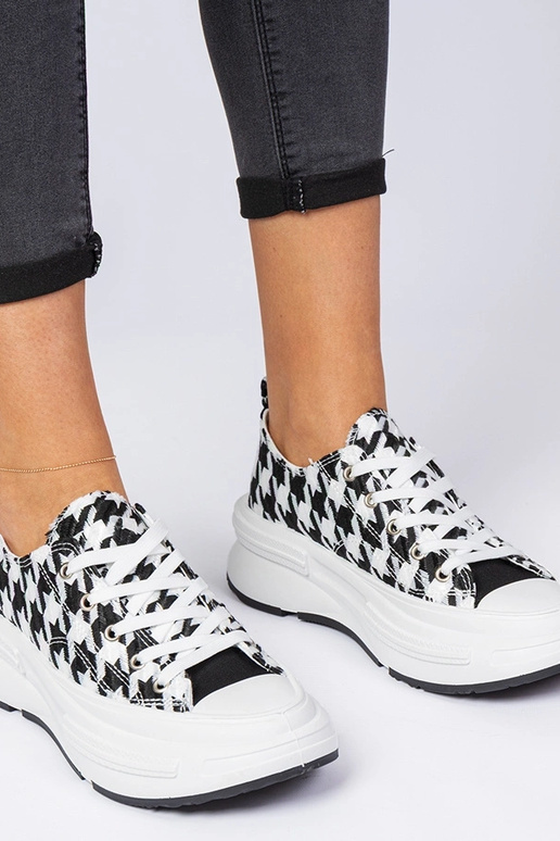 Scarpe da ginnastica bianche e nere...