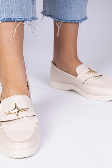 Mokasyny da donna beige con decorazione dorata Senna