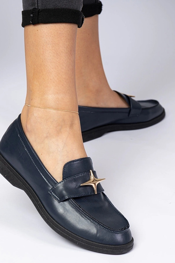 Mokasyny da donna blu scuro con decorazione dorata Senna 2