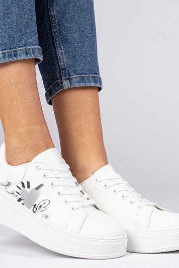 Sneakers bianche da donna... 2