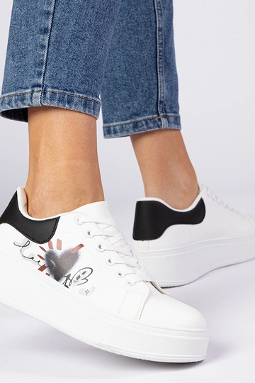 Sneakers bianche e nere da... 2