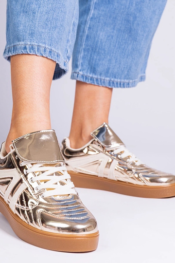 Sneakers dorate da donna verniciate Keyla 2