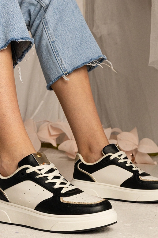 Sneakers da donna nere con dettaglio...