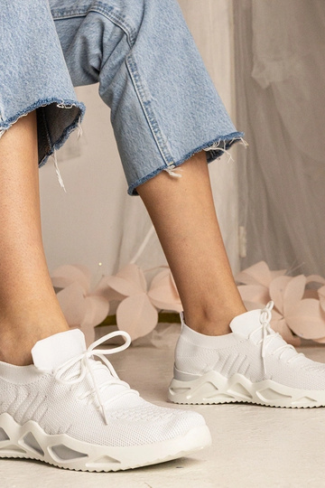 Sneakers da donna bianche con gambale a calza Miyana