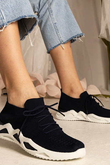 Sneakers blu scuro con gambale a calza Miyana