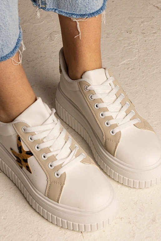 Sneakers bianchi e beige decorate con...