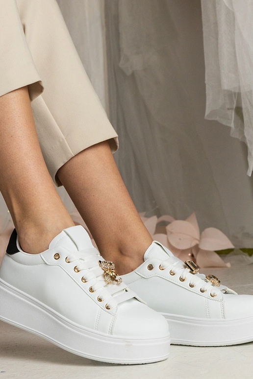 Sneakers bianche e nere da donna...