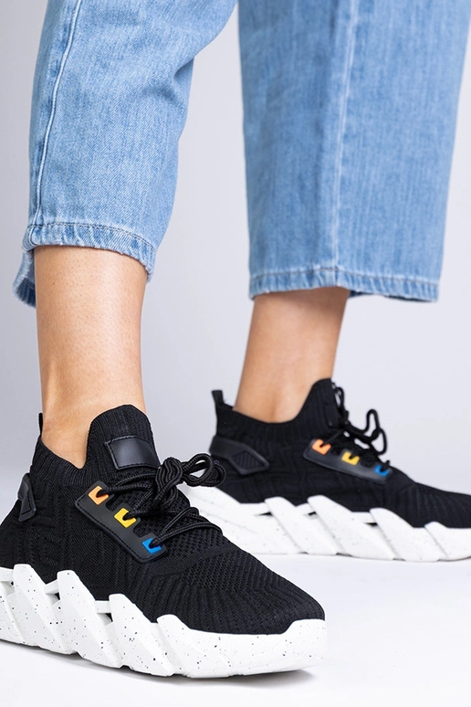 Sneaker da donna nere con suola alta...