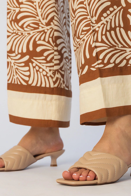 Ciabatte color sabbia con tacco...