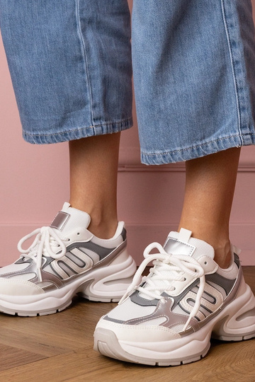 Scarpe sportive bianche...