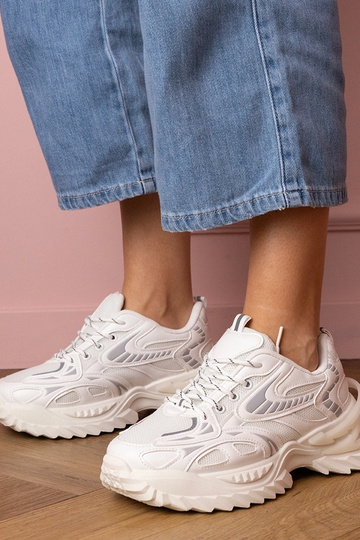 Scarpe sportive bianche femminili su piattaforma stilosa Carina
