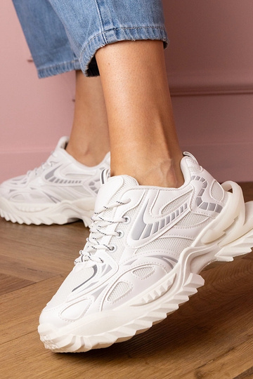 Scarpe sportive bianche femminili su piattaforma stilosa Carina 2