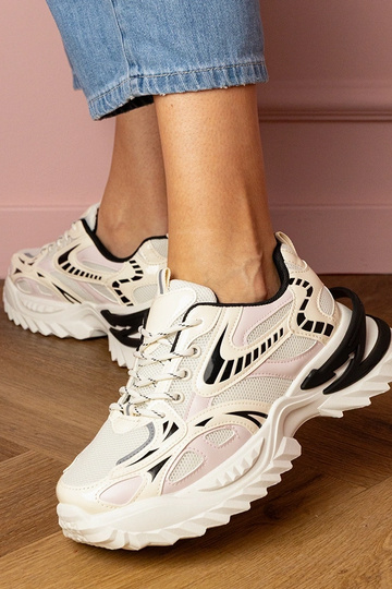 Scarpe sportive beige femminili su piattaforma elegante Carina 2