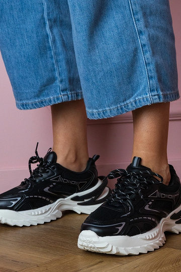 Scarpe sportive nere femminili su piattaforma spessa Lirana