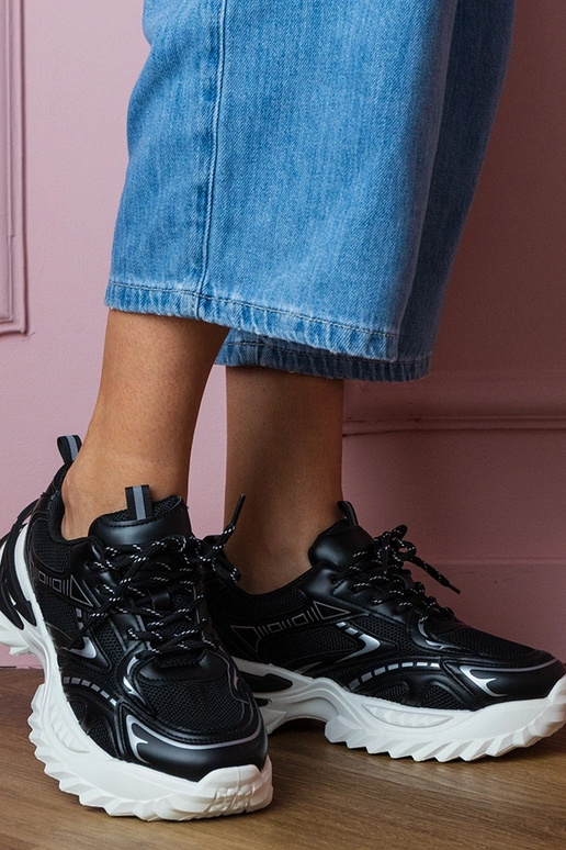 Scarpe sportive nere femminili su...