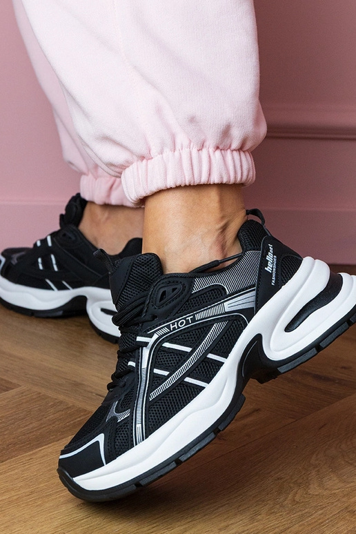 Scarpe sportive nere femminili su...