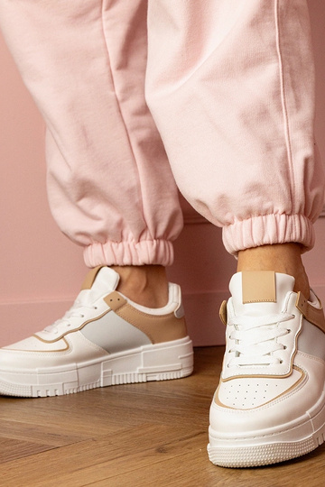 Scarpe sportive bianche e... 2