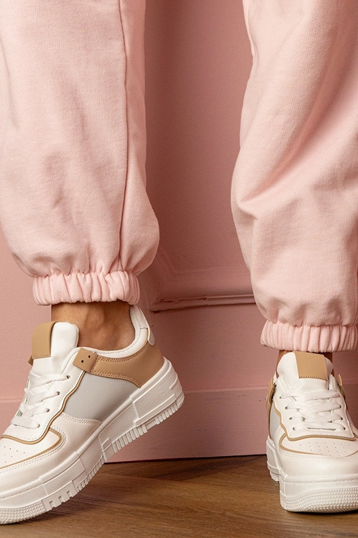 Scarpe sportive bianche e beige...