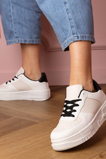 Scarpe sportive beige femminili su piattaforma Luneta 2