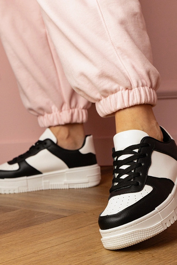 Scarpe sportive nere femminili su piattaforma Luneta