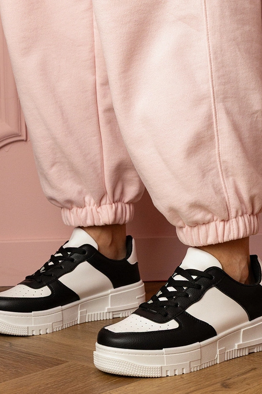 Scarpe sportive nere femminili su...