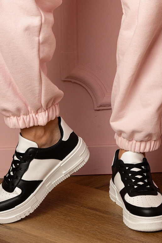 Scarpe sportive nere femminili su...