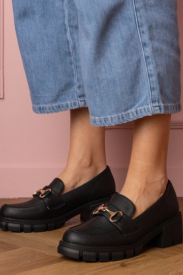 Marela scarpe basse nere con tacco basso e dettagli dorati