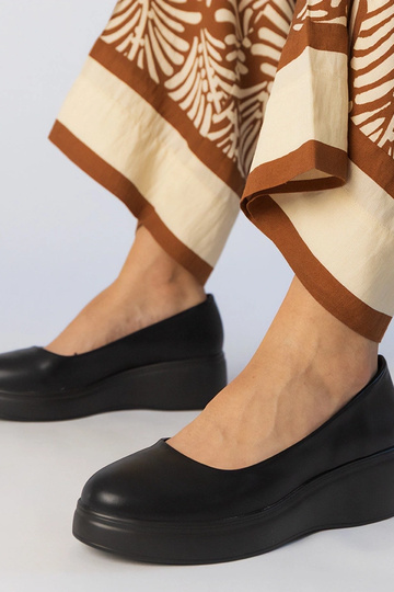 Scarpe nere con plateau in ecopelle, "Huron" 2