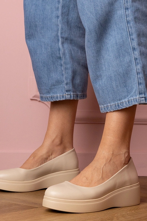 Mezzi stivali beige da donna su... Mezzi stivali beige da donna su...