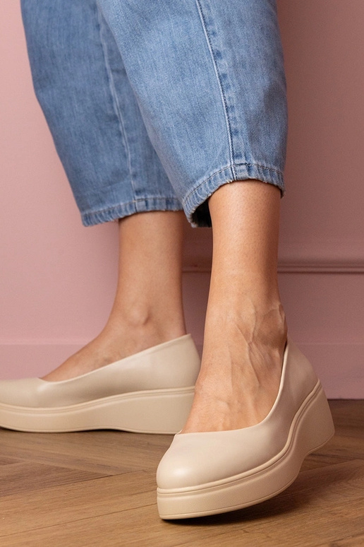 Mezzi stivali beige da donna su... Mezzi stivali beige da donna su...