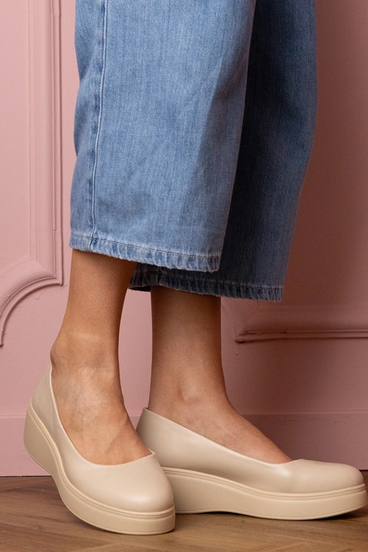 Mezzi stivali beige da donna su... Mezzi stivali beige da donna su...