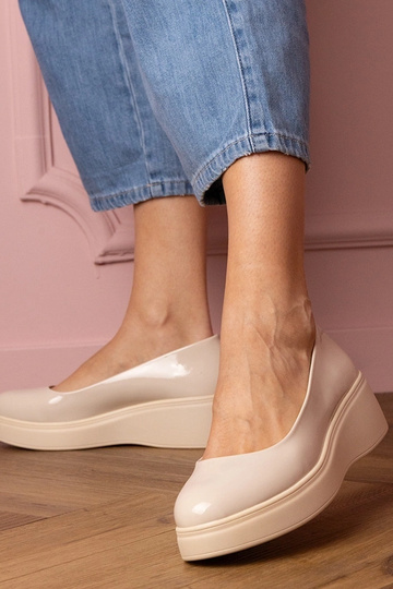 Mezzi stivali beige verniciati da donna su piattaforma Nikara 2