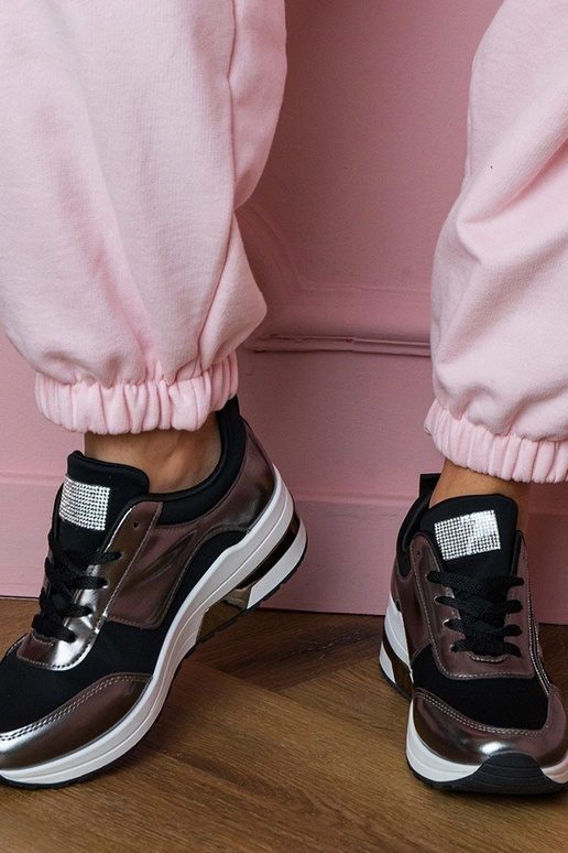 Scarpe sportive da donna nere con... Scarpe sportive da donna nere con...