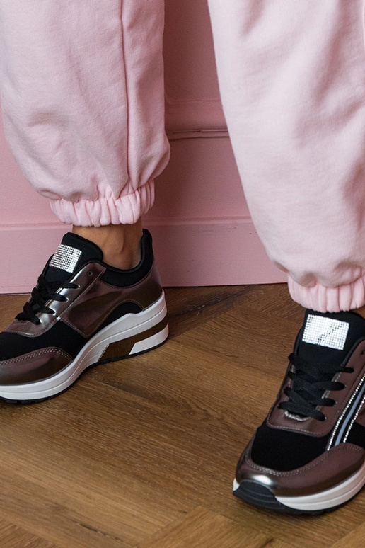 Scarpe sportive da donna nere con... Scarpe sportive da donna nere con...