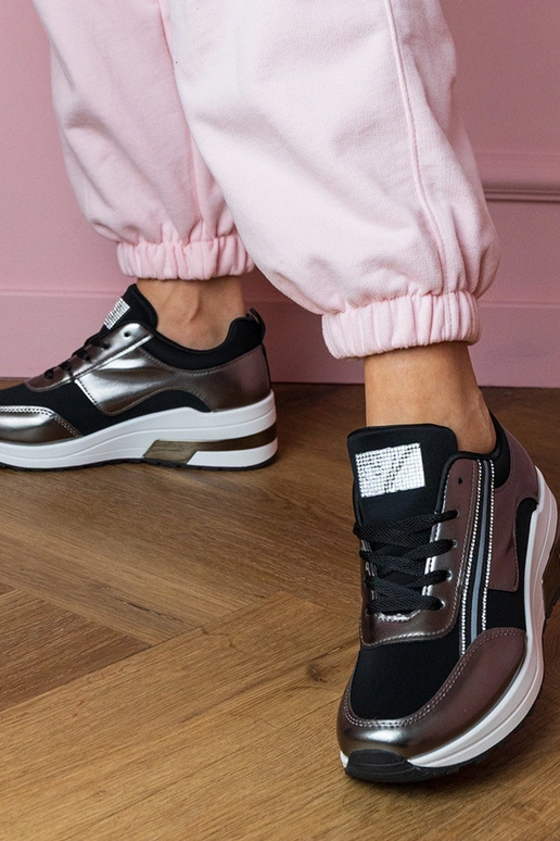 Scarpe sportive da donna nere con... Scarpe sportive da donna nere con...