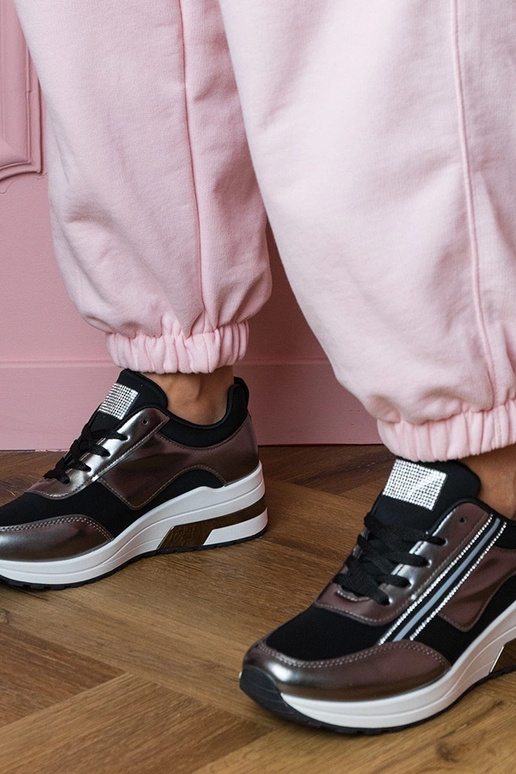 Scarpe sportive da donna nere con... Scarpe sportive da donna nere con...