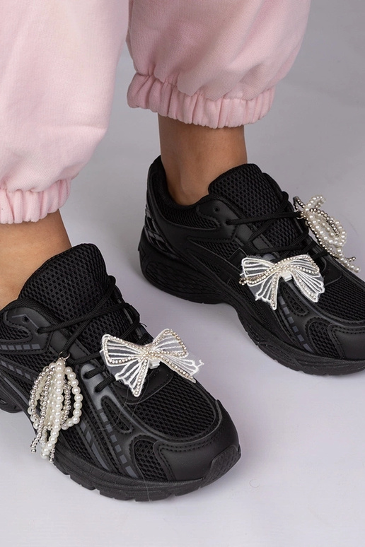 Scarpe sportive nere con decorazioni...