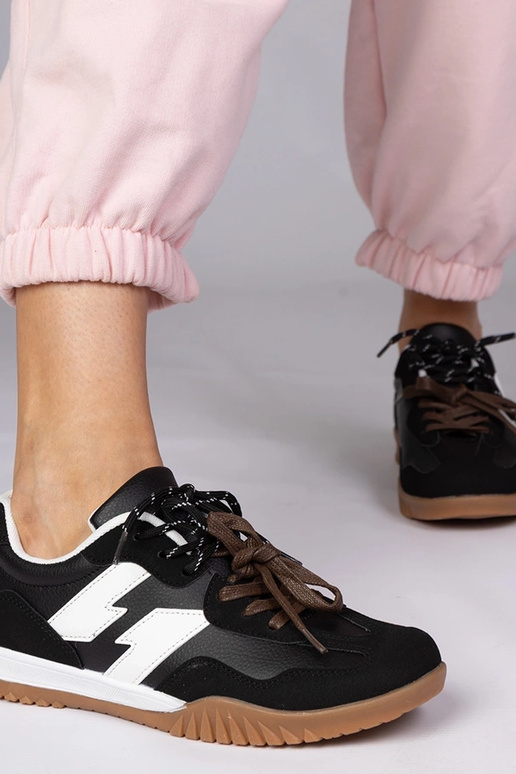 Scarpe sportive nere con lacci...