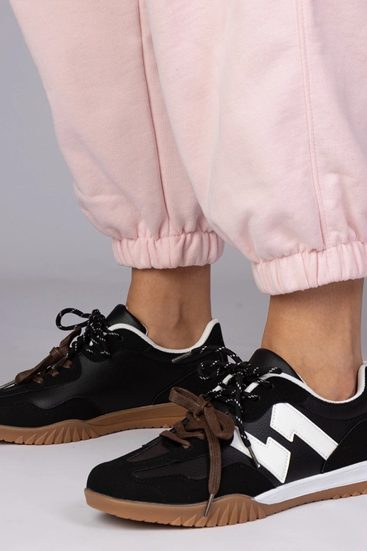 Scarpe sportive nere con lacci...