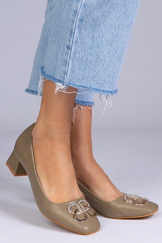 Décolleté verdi con tacco basso e...