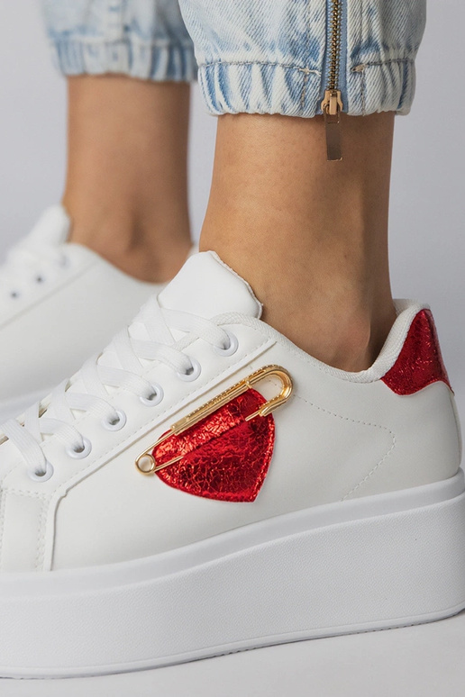 Scarpe sportive bianche con cuore...